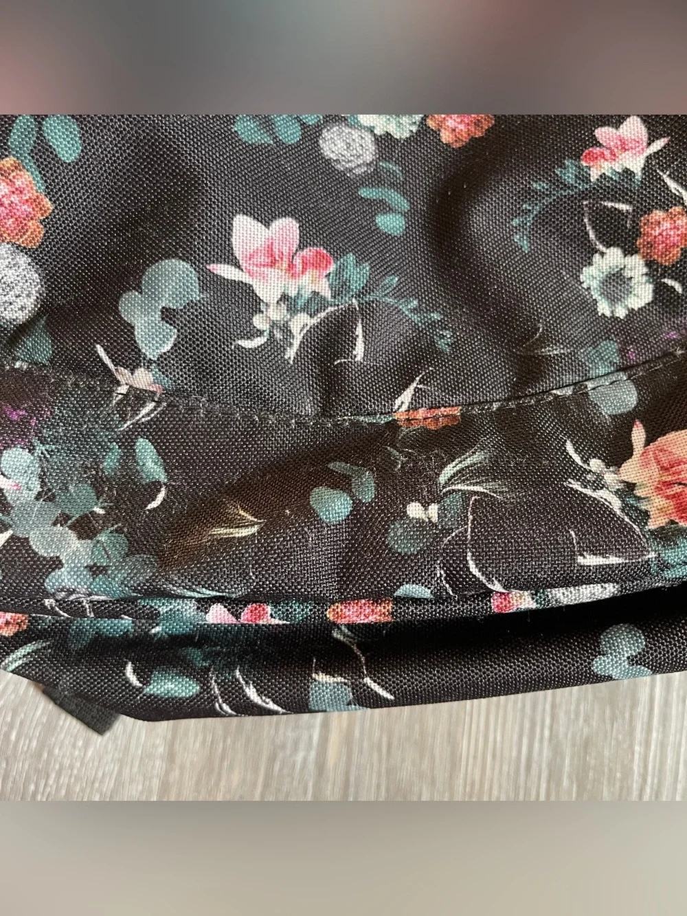 Dakine Prom 25L Flora  Backpack. Holds 14” Laptop Insulated Pocket Floral